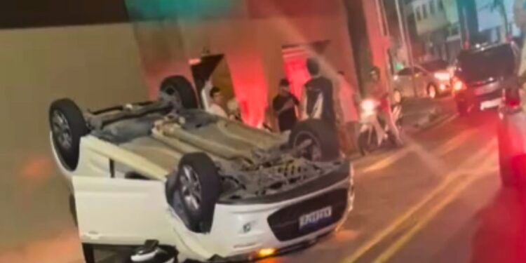 Motorista embriagada causa acidente e capotamento em Colatina - Foto: Rede Social
