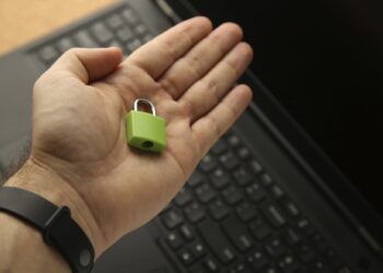 Dia da Internet Segura alerta para os riscos da reutilização de senhas - Imagem: Freepik