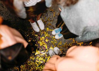 Como proteger os pés contra lesões musculares, bolhas e calos no Carnaval? - Foto: Divulgação