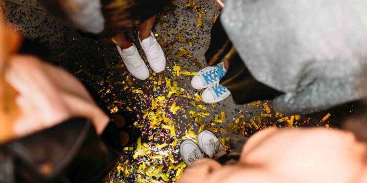 Como proteger os pés contra lesões musculares, bolhas e calos no Carnaval? - Foto: Divulgação