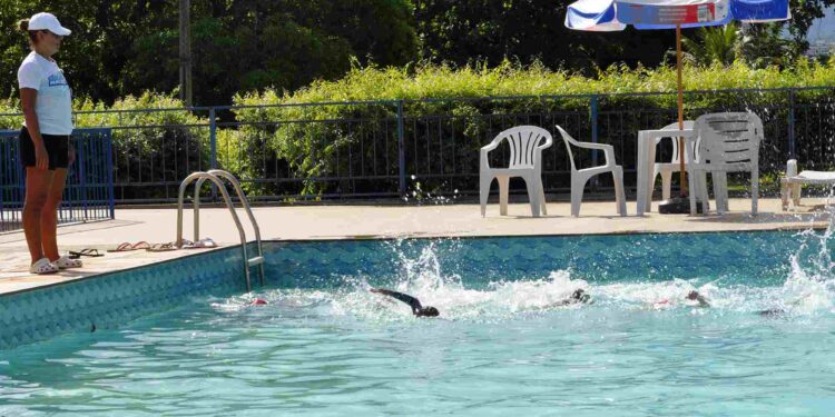 Por que a natação é um dos melhores exercícios para sua saúde? - Foto: Comuniqque