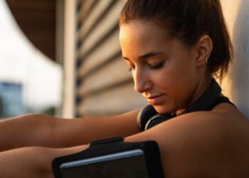 Esportes ajudam a aliviar o estresse e promovem bem-estar - Imagem: Freepik