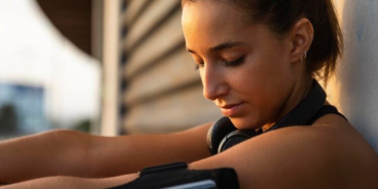 Esportes ajudam a aliviar o estresse e promovem bem-estar - Imagem: Freepik