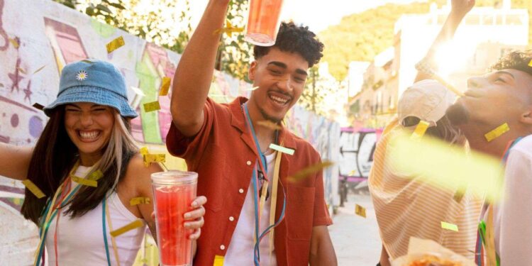 Carnaval: como curar a ressaca pós blocos e se manter com energia - Foto: Reprodução