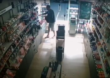 Homem é preso após furtar perfumes e cosméticos em loja no centro de Colatina - Foto: Reprodução