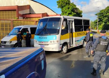 10 veículos irregulares em fiscalização de transporte escolar em Colatina - Foto: PMC