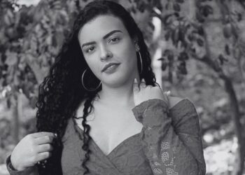 Carla Gobbi Fabrete, de 25 anos, foi morta a facadas dentro de uma loja em Vila Velha. Foto: Reprodução/Redes Sociais