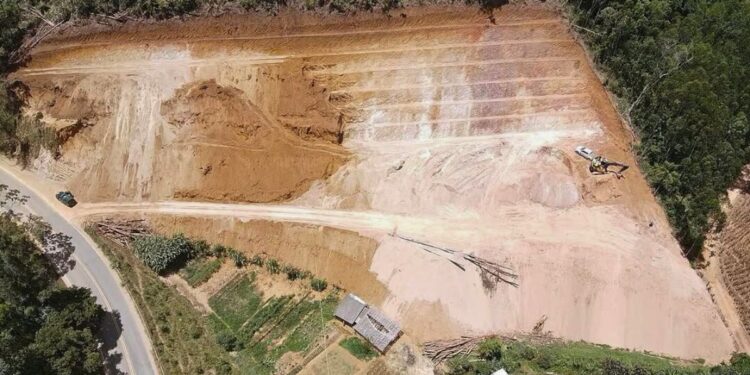 Obra ilegal embargada em Santa Maria de Jetibá por crime ambiental - Foto: Policia Ambiental