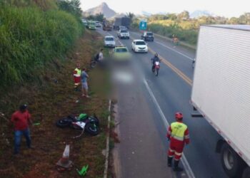Motociclista morre após colidir com caminhão-tanque na BR-101, em Fundão - Foto: Reprodução