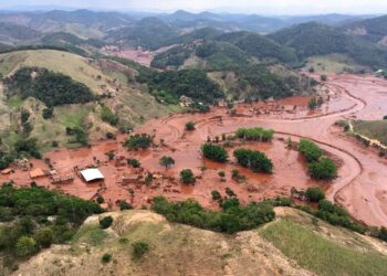 Tragédia de Mariana: atingidos podem receber indenização adiantada após julgamento na Inglaterra - Foto: Corpo de Bombeiros MG