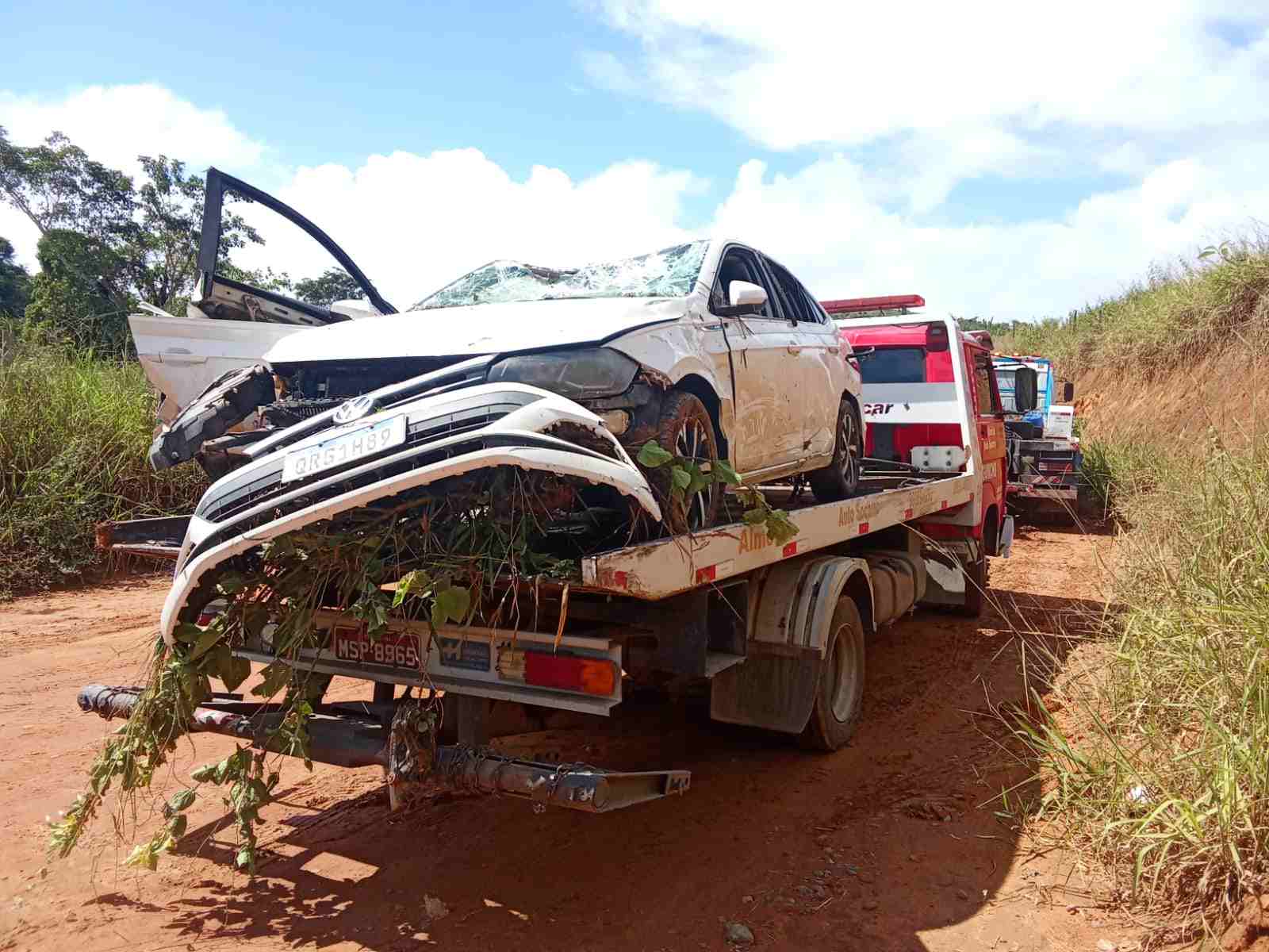Colatina: carro cai de ponte e mobiliza bombeiros no Carnaval - Foto: Rede Social