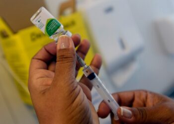 Com mais de 4,6 mil doses aplicadas nas instituições de ensino, campanha quer ampliar a cobertura vacinal de crianças e adolescentes com até 15 anos. Foto: Reprodução