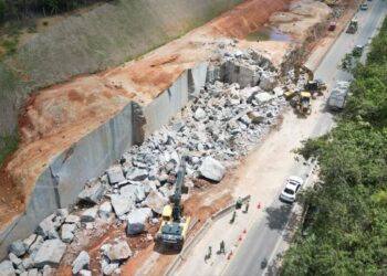 Interdição BR-101 Serra: detonação de rochas para duplicação da rodovia - Foto: Divulgação / Ecovias 101