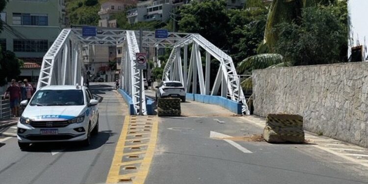 Colatina: prefeitura bloqueia acesso de caminhões à Ponte do Irajá por segurança - Foto: PMC