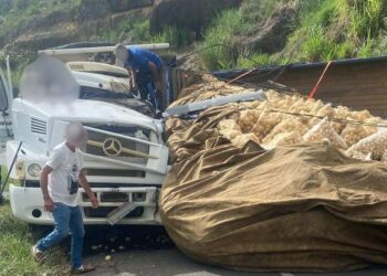 Acidente entre carretas na ES-466 mata motorista e deixa ferido em Colatina - Foto: Rede Social