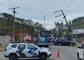 Acidente em frente ao SENAI interdita Rodovia do Café em Colatina - Foto: Rede Social