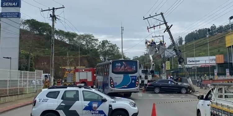 Acidente em frente ao SENAI interdita Rodovia do Café em Colatina - Foto: Rede Social