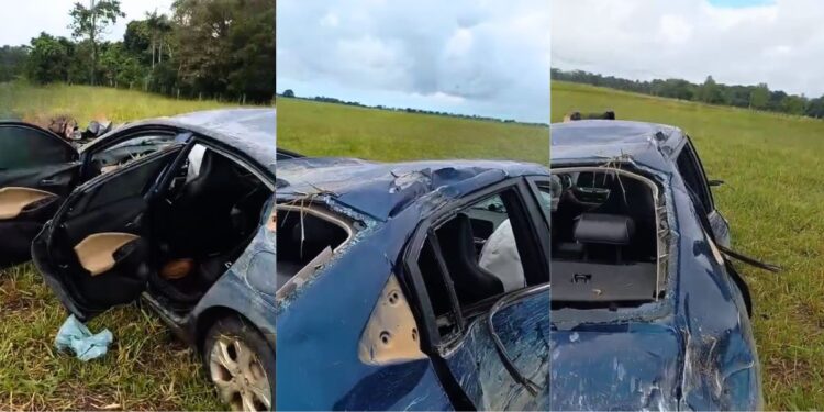 Carro capota na ES-358 em Linhares e condutor é socorrido lúcido - Fotos: Rede Social