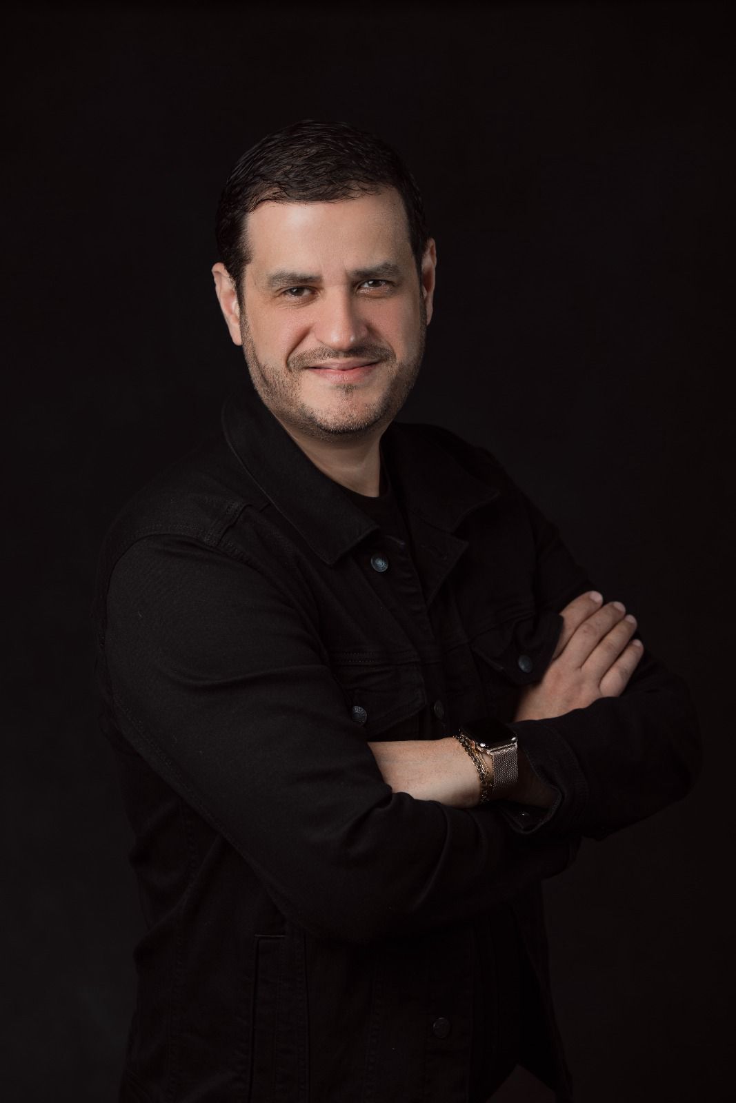 Elder Farias é cabeleireiro especialista em Megahair e Cabelos Cacheados - Foto: Divulgação