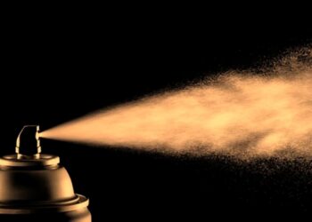 Desafios Mortais: Jovens Morrem por Inalar Aerossol em Buscas Virais por Popularidade - Imagem iStock