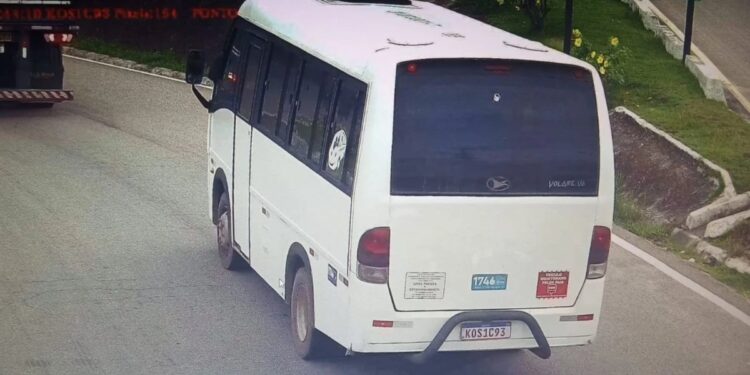 Cerco eletrônico registrou momento da passagem de micro-ônibus em Linhares. (Divulgação/Prefeitura de Linhares)
