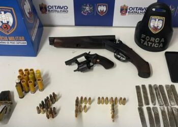 Operação da PM apreende drogas e armas em Colatina: avô e neto são detidos - Foto: PMES