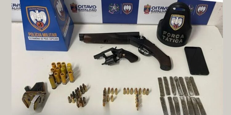 Operação da PM apreende drogas e armas em Colatina: avô e neto são detidos - Foto: PMES