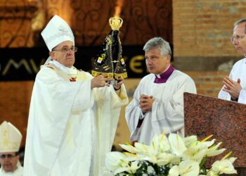 Adeus ao Papa Francisco: Colatina lembra com orgulho os paramentos da Cordis - Foto: Reprodução