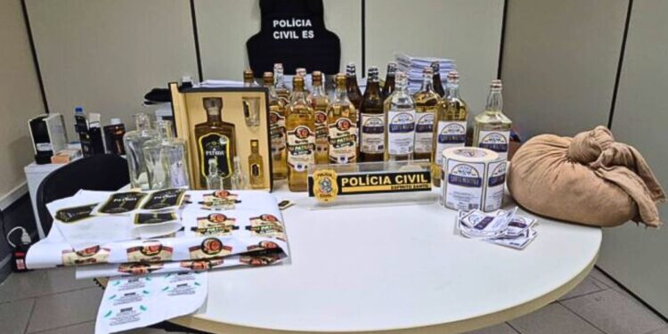 4 mil litros de cachaça são apreendidos em fábricas clandestinas no ES - Foto: PCES/Divulgação