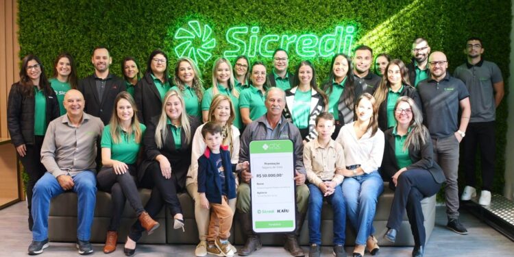 Associado da Sicredi recebe prêmio de R$ 50 Mil do seguro de vida, com homenagem emocionante da filha - Foto: Divulgação