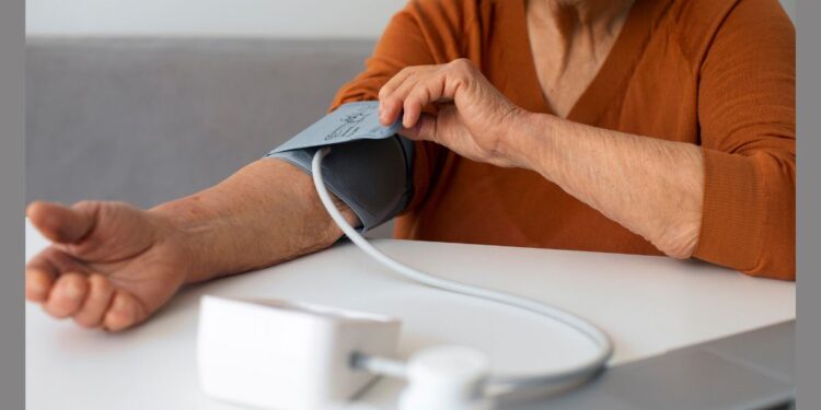 26 de Abril: Dia Nacional de Controlo da Hipertensão Arterial Cardiologista partilha dicas para prevenir doença que afeta 30% da população - Foto: Freepik