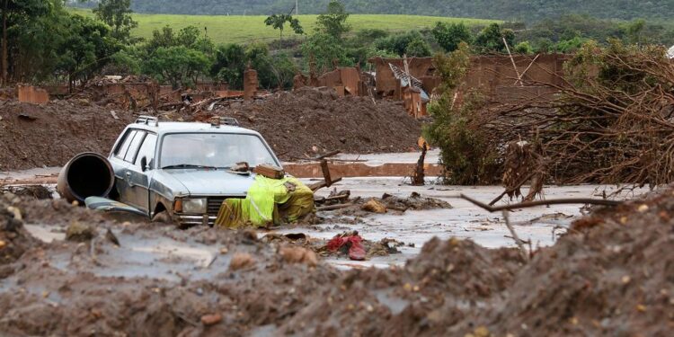 Onda de insatisfação em Mariana e outras cidades por reparação da Samarco - Foto: Rogério Alves/TV Senado