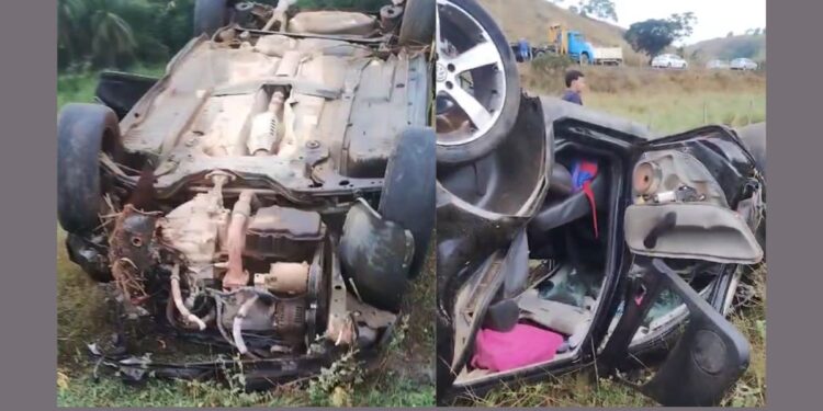 Homem fica ferido após carro capotar em zona rural de Barra de São Francisco - Foto: Rede Social