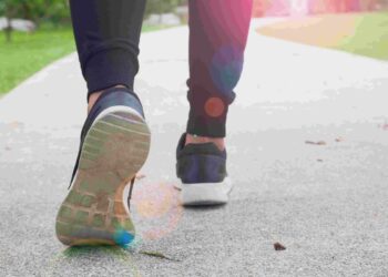 Caminhada diária de 7 mil passos ajuda a prevenir 13 tipos de câncer, revela estudo - Foto: Freepik