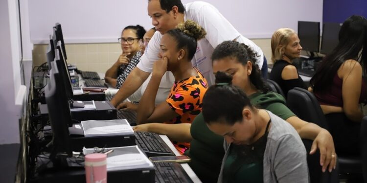 Qualificação profissional gratuita para mulheres no ES: 1.370 vagas abertas! - Foto: Secti