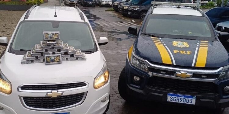 PRF apreende 27,4 kg de cocaína em abordagem na BR-101, no ES - Foto: PRF/ES