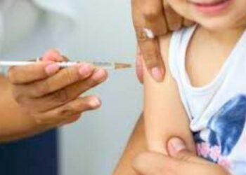 Com mais de 4,6 mil doses aplicadas nas instituições de ensino, campanha quer ampliar a cobertura vacinal de crianças e adolescentes com até 15 anos.