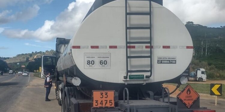 R$ 82 mil em multas: Sefaz fiscaliza transporte de mercadorias em Colatina - Foto: Sefaz