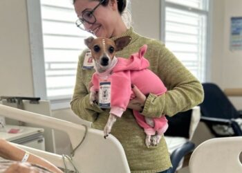 Pet terapia melhora bem-estar de pacientes no Hospital Dr. Jayme, na Serra. Foto: Sesa