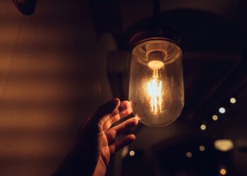Especialista explica os principais vilões da conta de luz - Foto: Freepik
