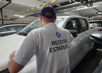51 veículos avaliados em R$10 milhões são apreendidos em supermercado de Linhares - Foto: Sefaz