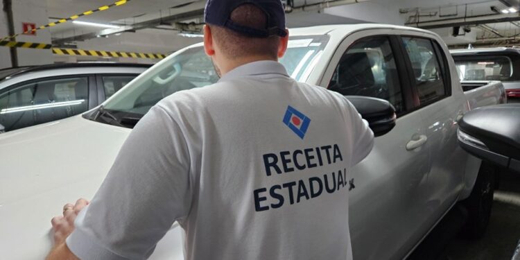 51 veículos avaliados em R$10 milhões são apreendidos em supermercado de Linhares - Foto: Sefaz