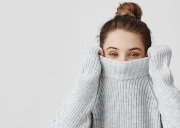 Como cuidar da pele no inverno e evitar problemas como ressecamento e coceira. Foto: Freepik