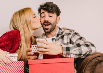 Dia dos Namorados: pesquisa do Procon-ES aponta variação de até 249% nos preços de presentes. Foto: Freepik