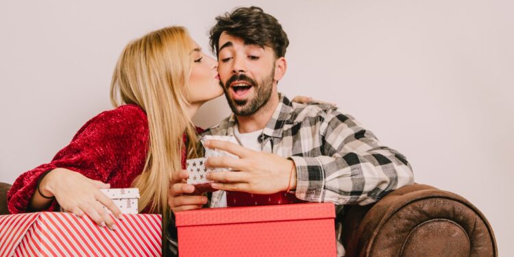 Dia dos Namorados: pesquisa do Procon-ES aponta variação de até 249% nos preços de presentes. Foto: Freepik
