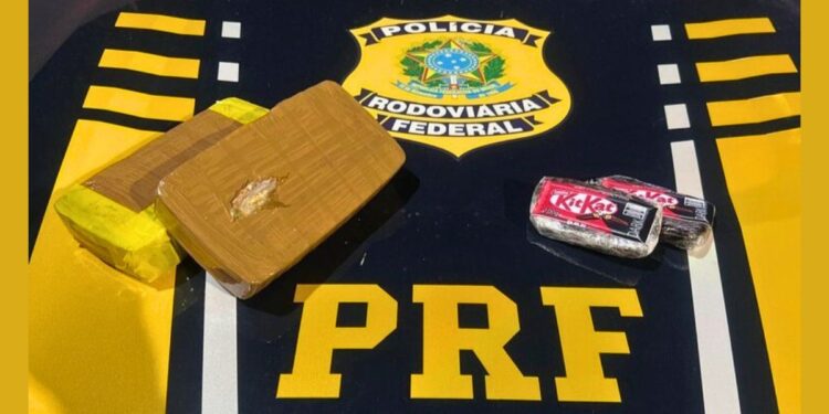 Passageiros nervosos levantam suspeita e PRF apreende drogas na BR-259, ES - Foto: PRF/ES