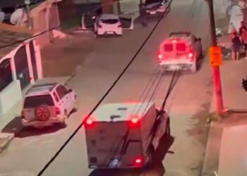 Dois jovens são assassinados a tiros dentro de carro no centro de Sooretama - Foto: Reprodução