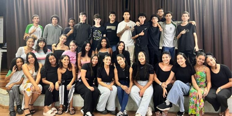 Sarau escolar em Colatina reúne poesia, música e teatro e destaca protagonismo juvenil na EEEFM Geraldo Vargas Nogueira. Foto: Sedu