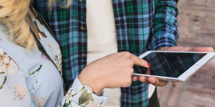 Contrato de Namoro digital é nova arma para blindar o patrimônio de casais em Colatina - Foto: Freepik