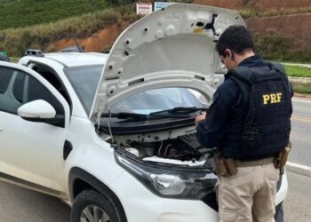 Mulher é presa em Colatina com carro clonado roubado em Jaguaré. Foto: PRF - ES